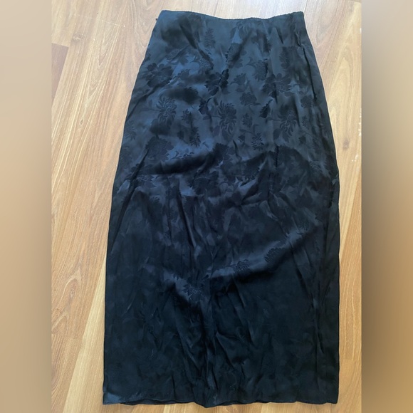 ARITZIA WILFRED Baroque Skirt Jacquard Satin Pearl Button Slip Midi Black small - Picture 10 of 10